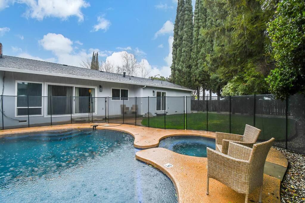The Charming Home With A Pool Yuba City Exterior foto